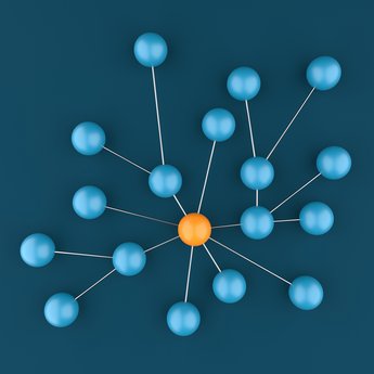 Netzwerk aus blauen Kugeln, das von einer orangen Kugel im Zentrum gesponnen wird