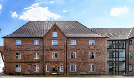 Collage unterschiedlicher Ansichten der Gehörlosenfachschule in Rendsburg